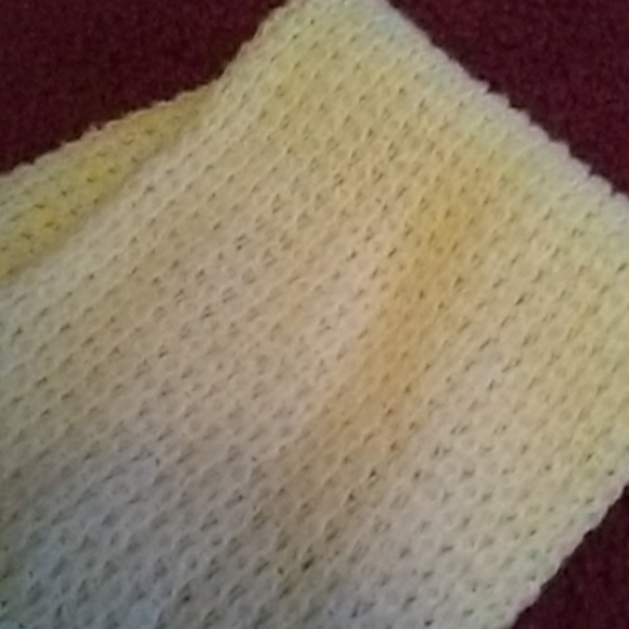 Off white scarf. - Picture 2 of 4